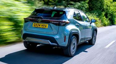 Toyota Yaris Cross - rear tracking